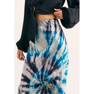 Tie-Dye Skirt in Blue and Gray